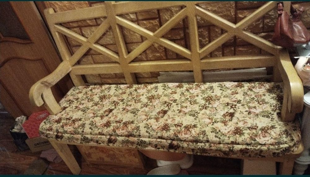 Диван,лавочка деревянная