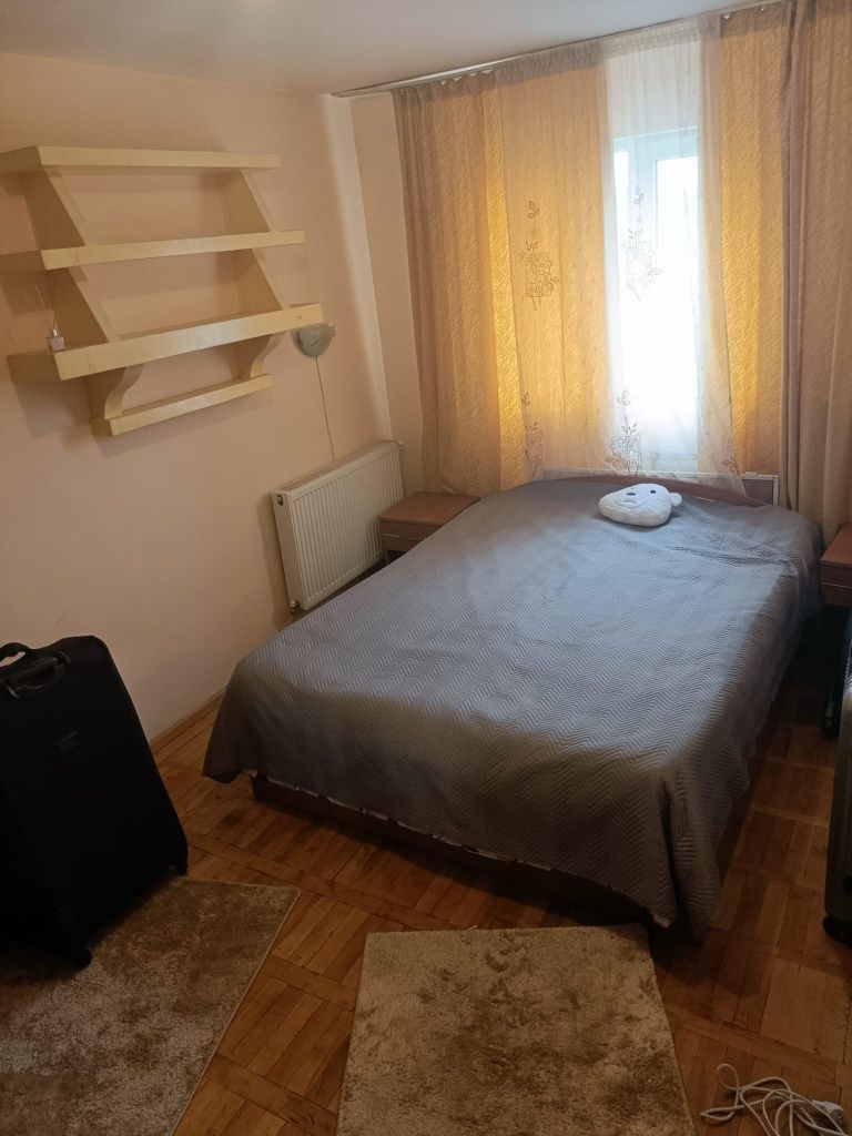 Apartament vânzare 3 camere-Caracal