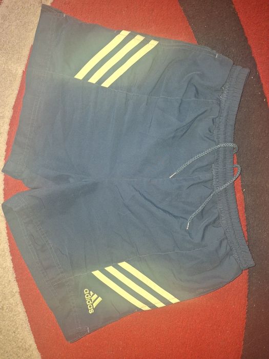 sort adidas M cu buzunare-30 lei
