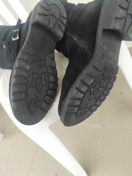 Черни зимни ботуши