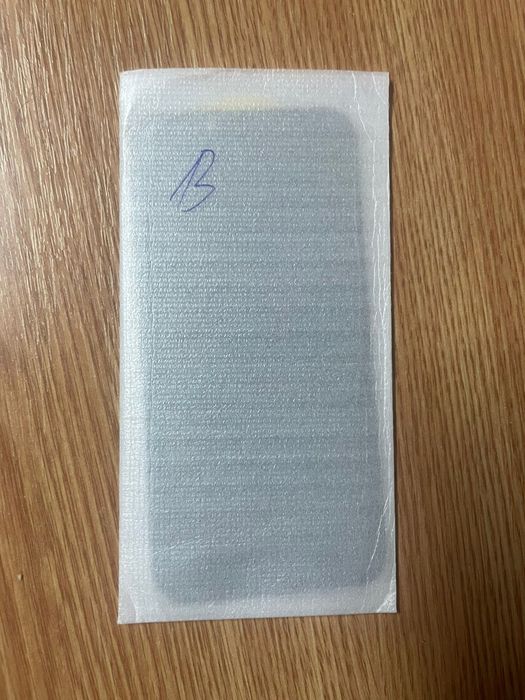 Huse și foli pentru diferite telefoane