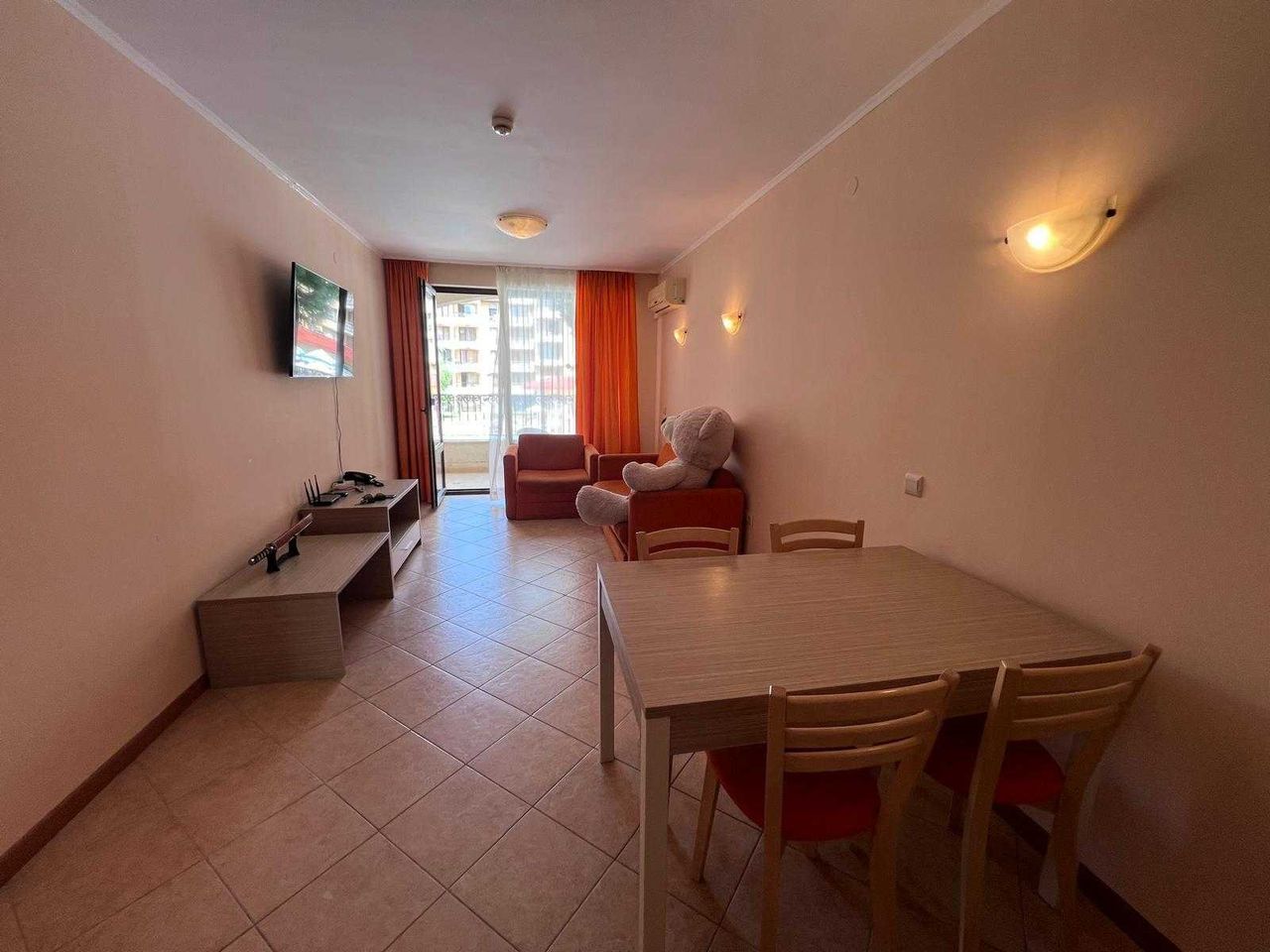Продава се Тристаен апартамент в к.к. Слънчев бряг - 94 кв.м за 1064 €/кв.м - Снимка #1