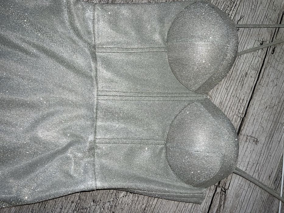 Брокатена рокля Пембе Кенан