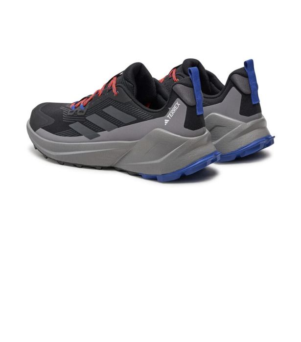 Adidas  noi  nr 42 la schimb