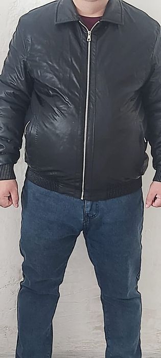 Продам куртку короткую размер 56 новая