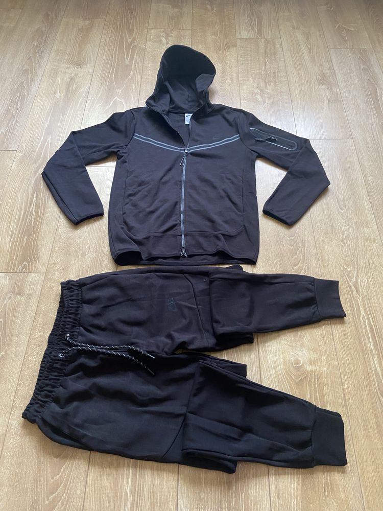 Trening Tech Fleece Nike marimea XL, XXL