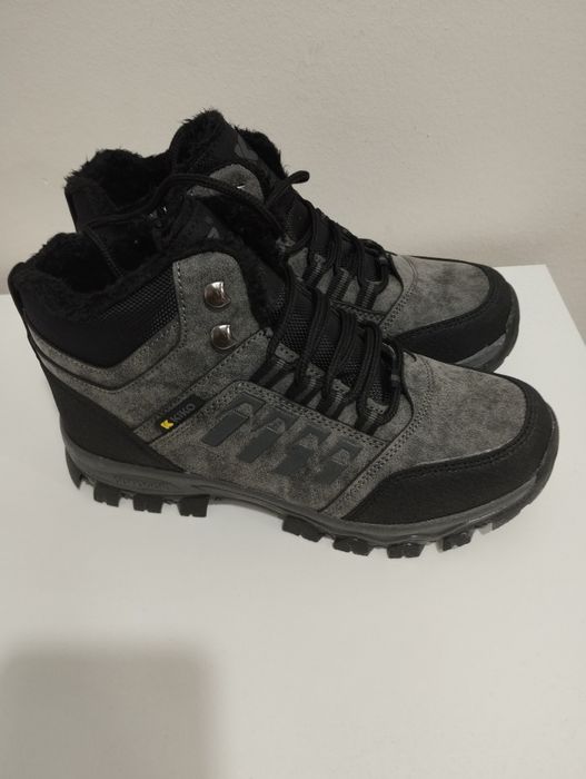 Продавам чисто нови момчешки боти.
Поръчани са онлайн, но за съжаление