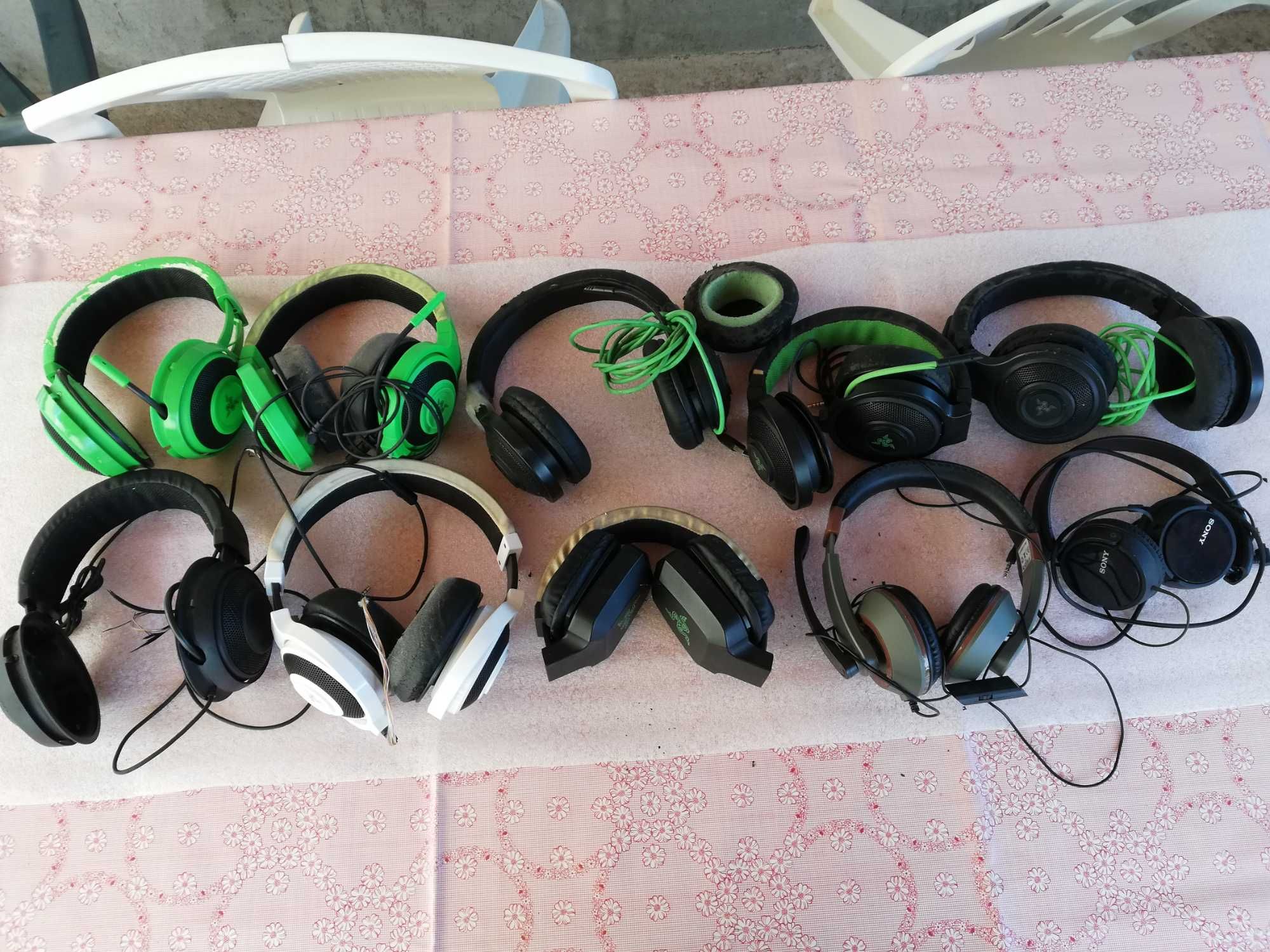 Разчистване голям Лот от 25 чифта слушалки Razer и Logitech