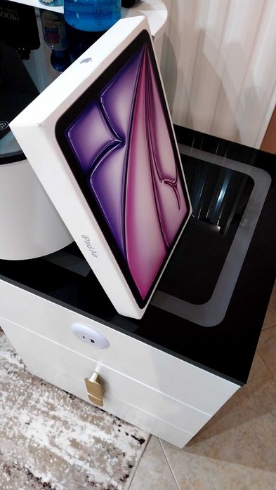 IPAD 11 256 GB  Чисто нов