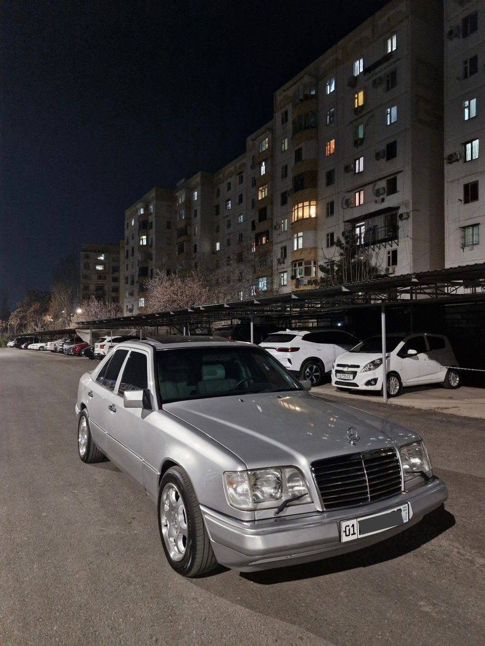 Mercedes Benz W124 сотилади

Komplektatsiya: Full
Kraska: bor
Rangi: S
