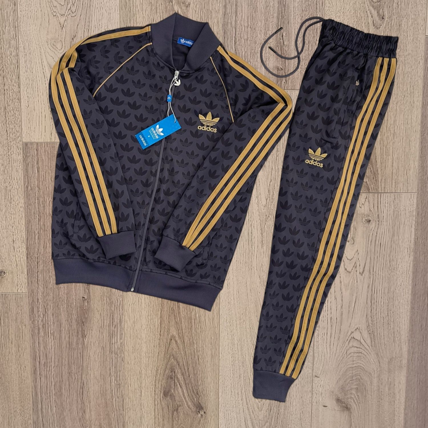 Trening barbati Adidas Sigla Cusuta