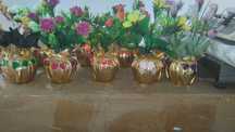 Suniy gullar sotiladi