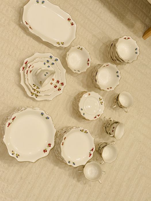 чайно столовый сервиз на 12 персон