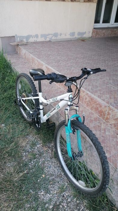 Bicicletă aproape ca noua