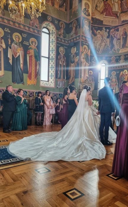 Rochie mireasa cu trena  Aryanna Karen