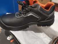 Pantofi / bocanci cu fier in bot