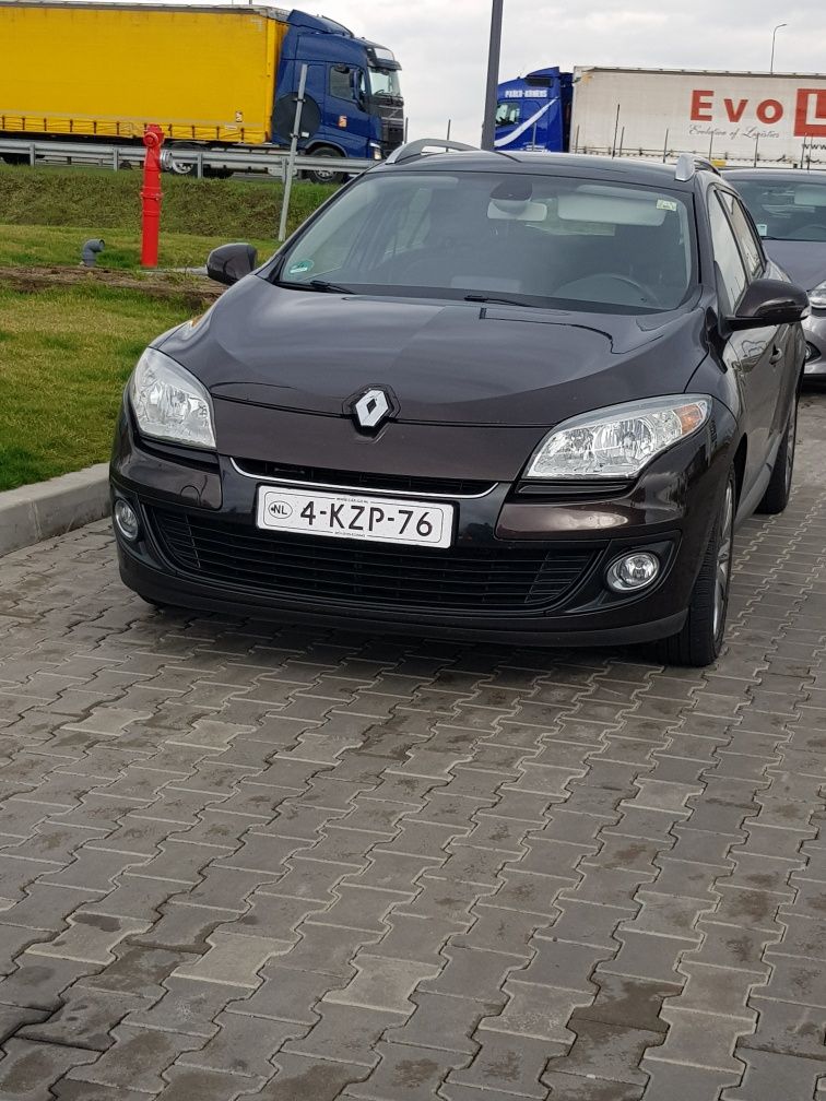 Vand renault megane 3 an 28 9 2013 Euro5 , numere valabile de Olanda