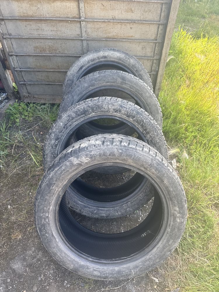 Продам комплект зимних шипованых шин на 17