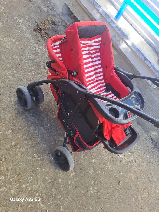 Vand Carucior bebe rosu