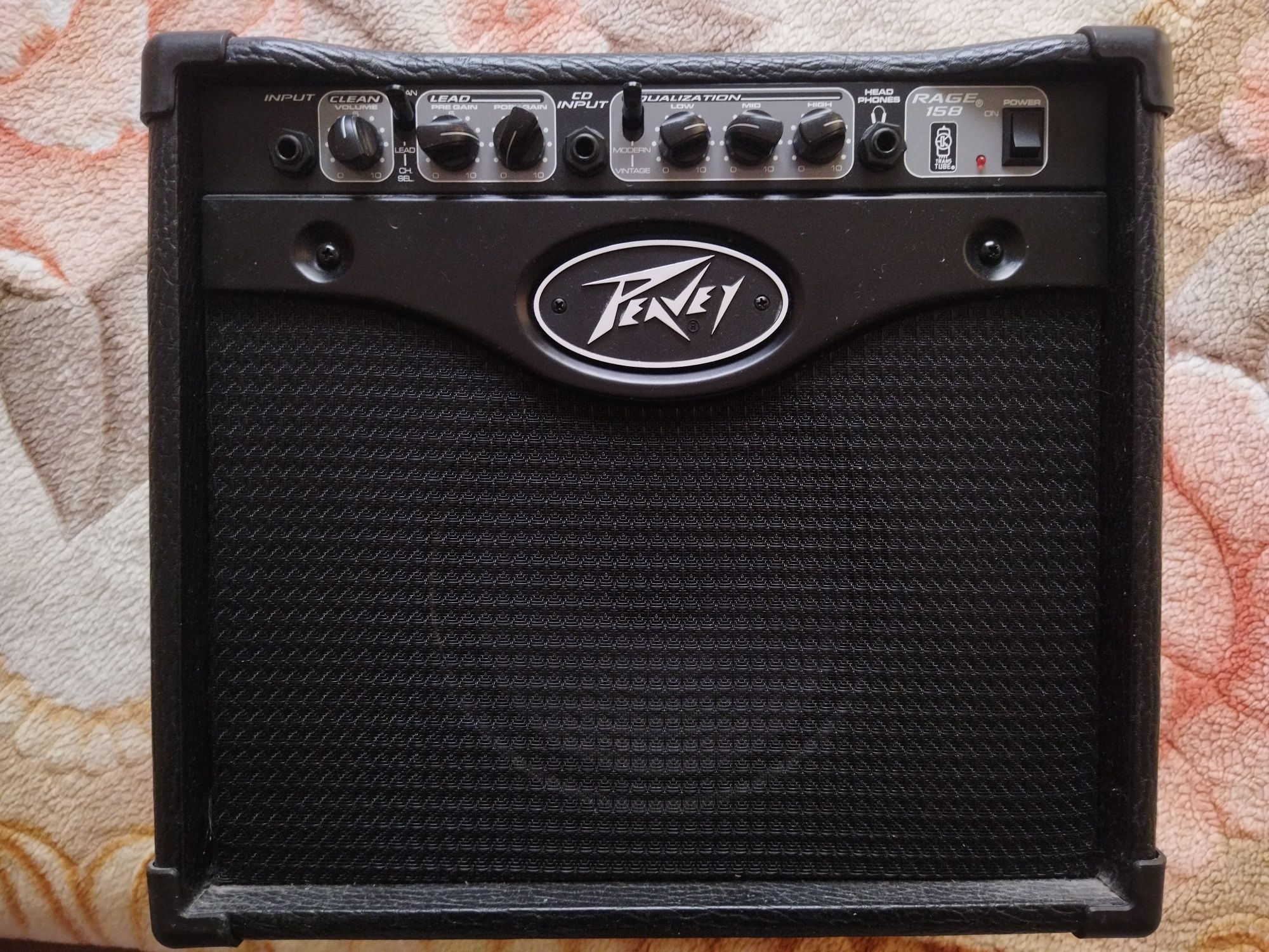 Гитарный усилитель Peavey rage 158