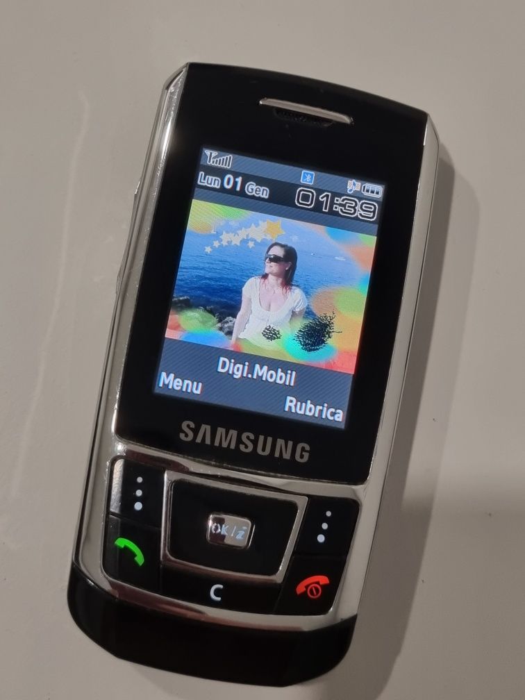 Telefon pe sina - slide,  D900i , cu încărcător