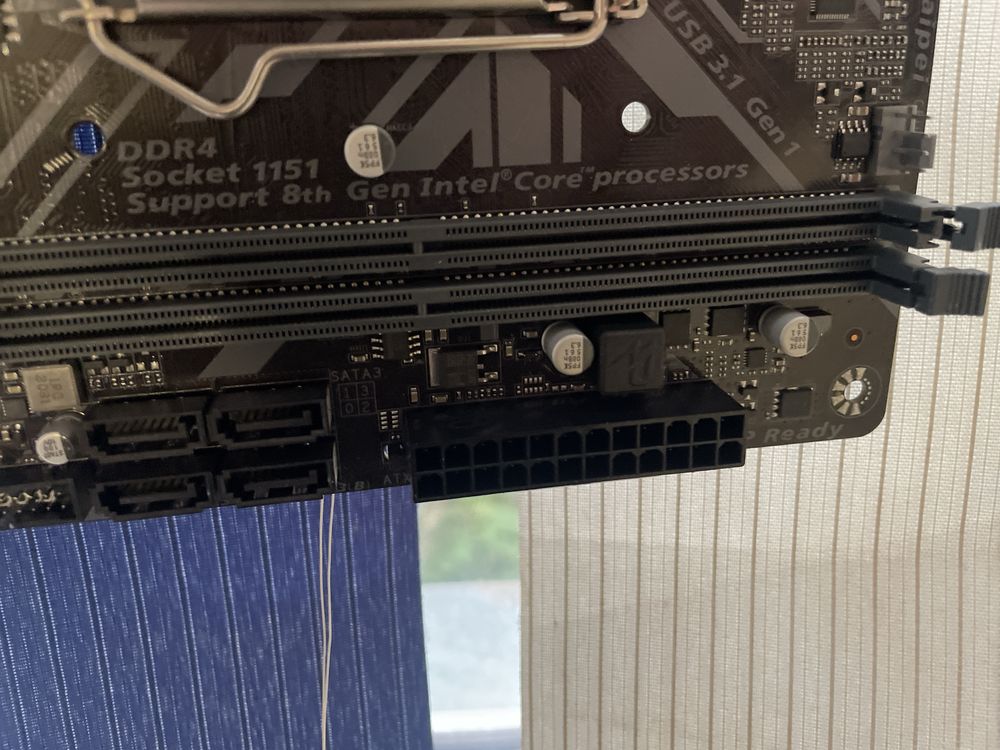 Материнская плата ddr4 GIGABYTE
