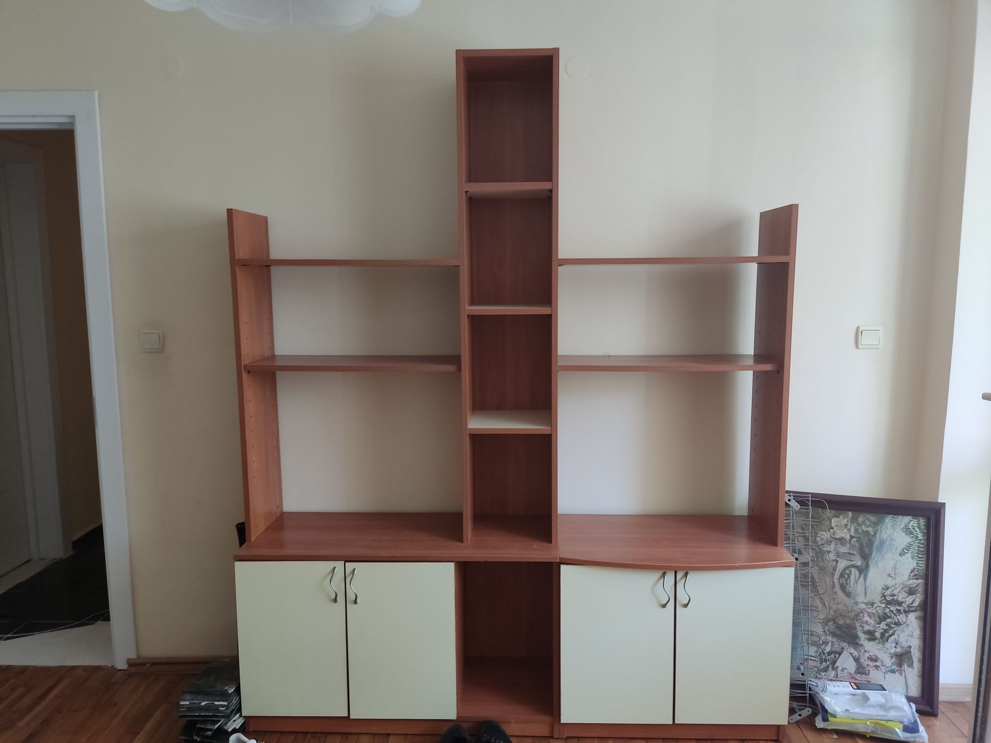 Продавам запазена секция