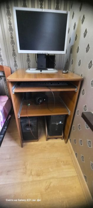 Компьютер бу в нормальном  состоянии и столик