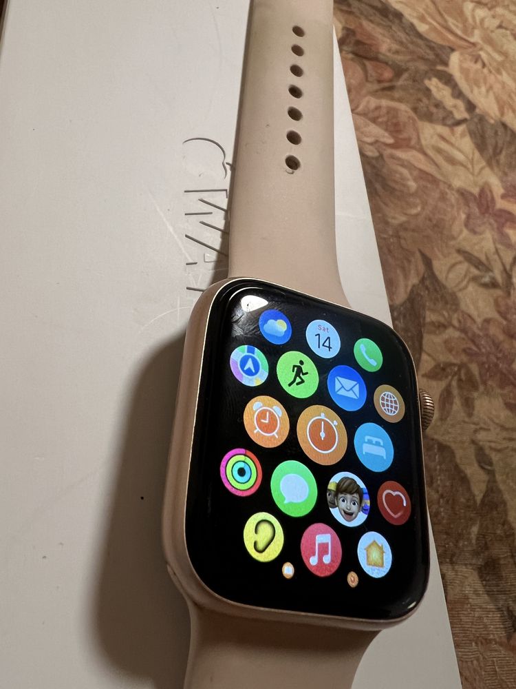 Apple Watch 5, 44 mm, gold