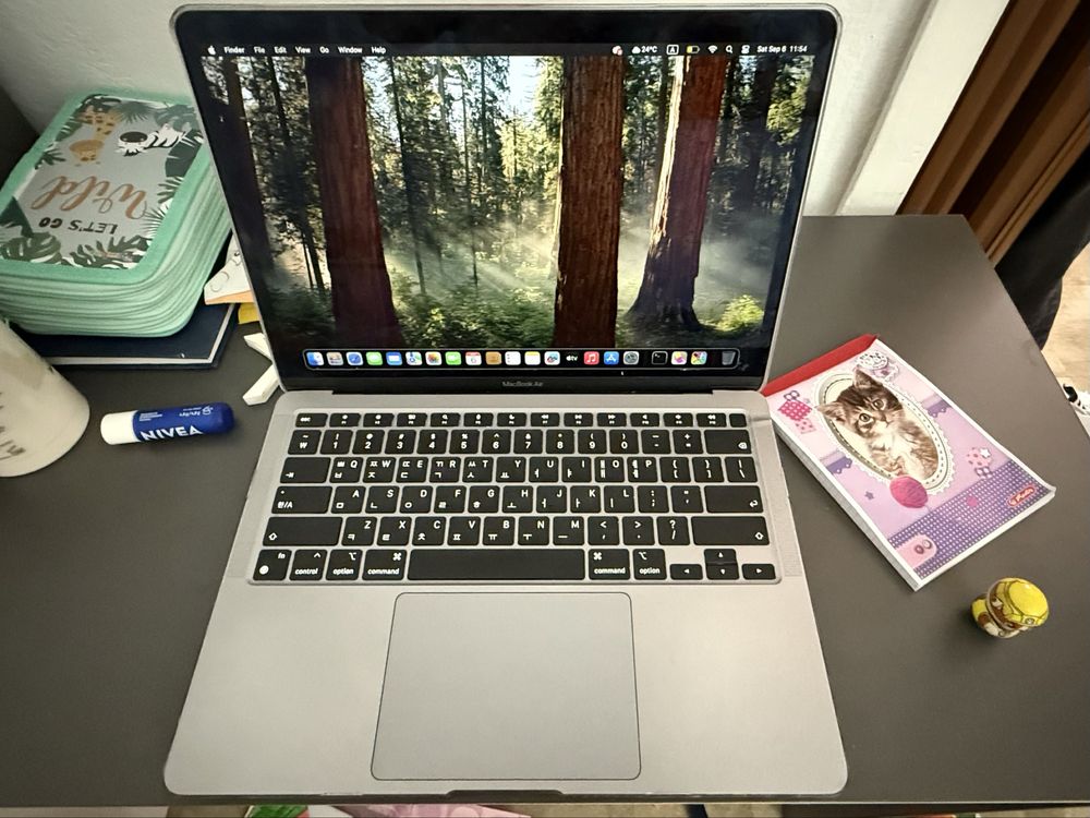 Продавам Macbook air m1