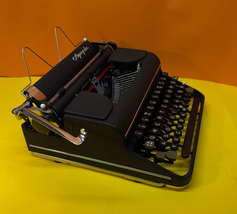 Пишеща Машина Olympia Латиница Топ Състояние Обслужена 1940 Година !