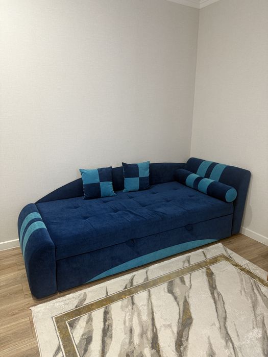 Продается диван )