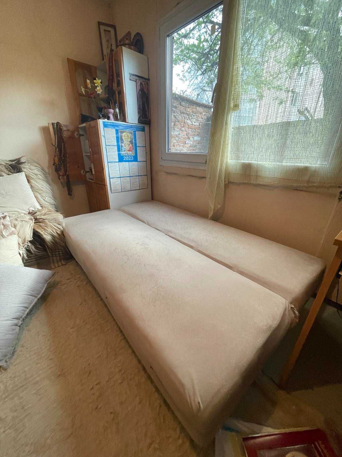 Разтегателен диван в отлично състояние с ракла