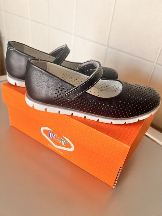 Продам детские туфли