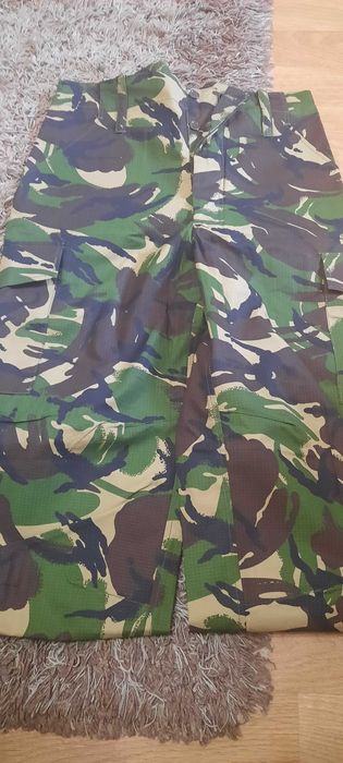 Costum ristop camuflaj padure