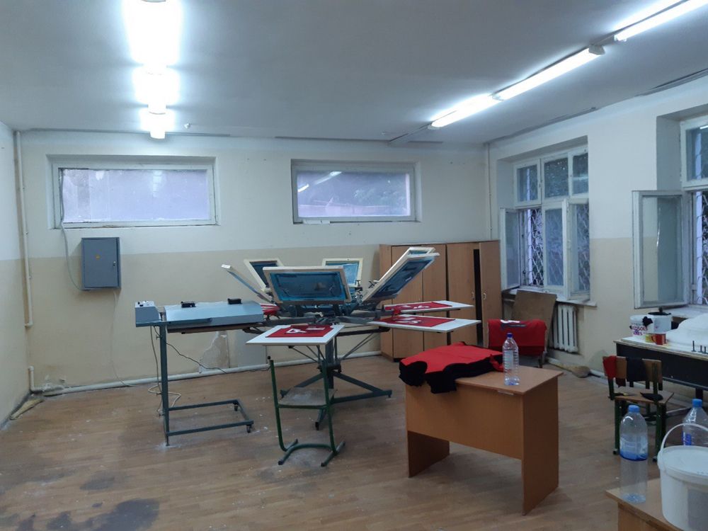 Karusel 6talik kiyimlarga rasim bosish uchun