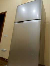 Современный инверторный большой холодильник Toshiba
