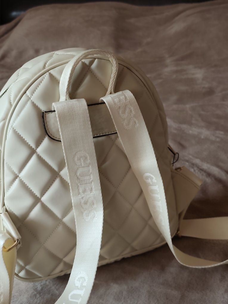 Раница Guess бяла
