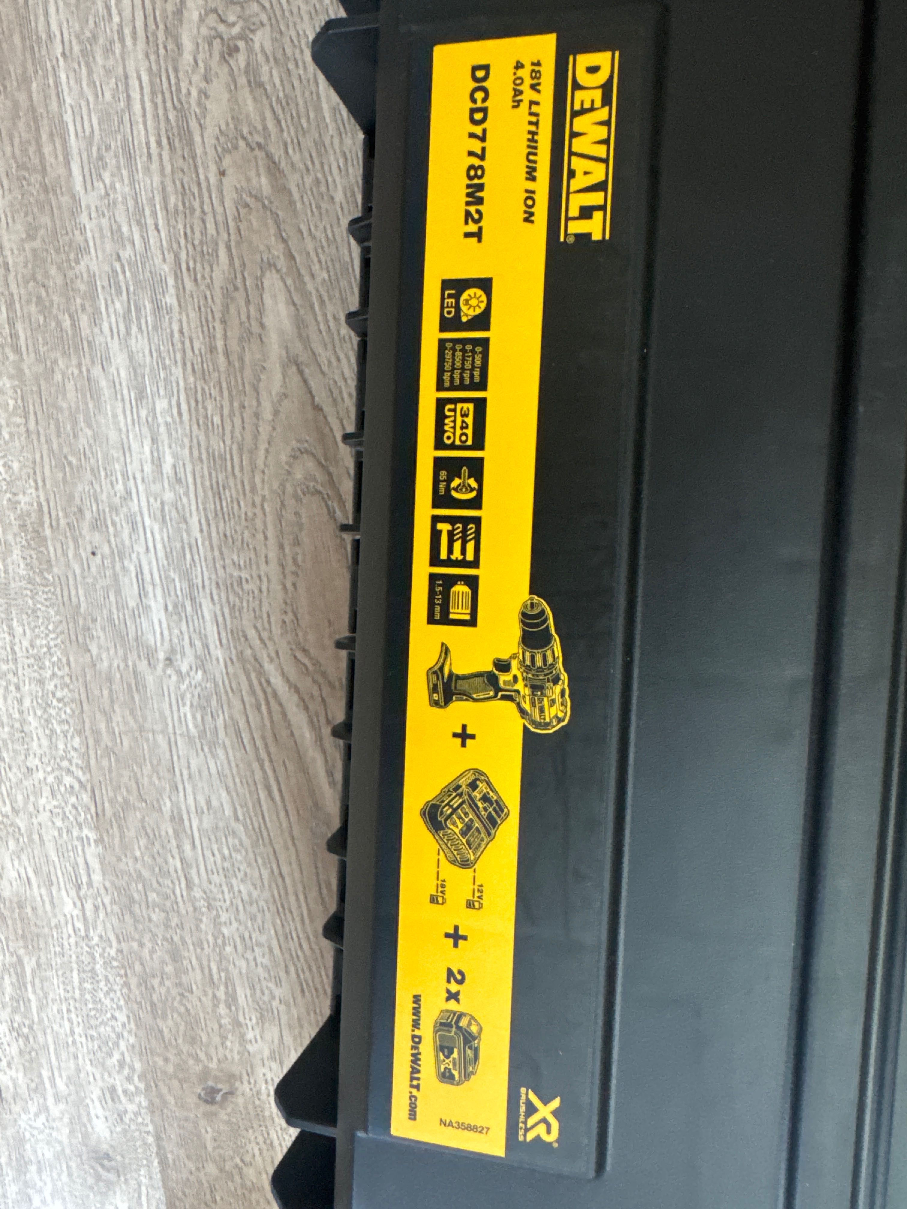 Нов Винтоверт DEWALT зарядно и 2 батерии