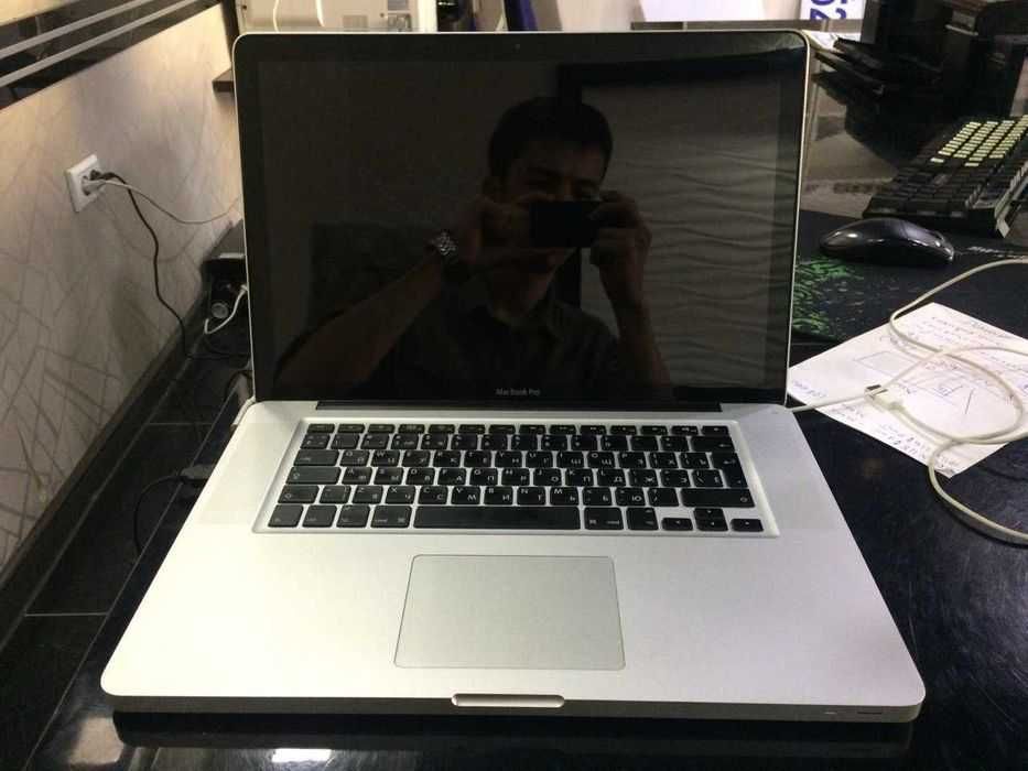 Apple MacBook Pro 17 (8gb/240SSD)