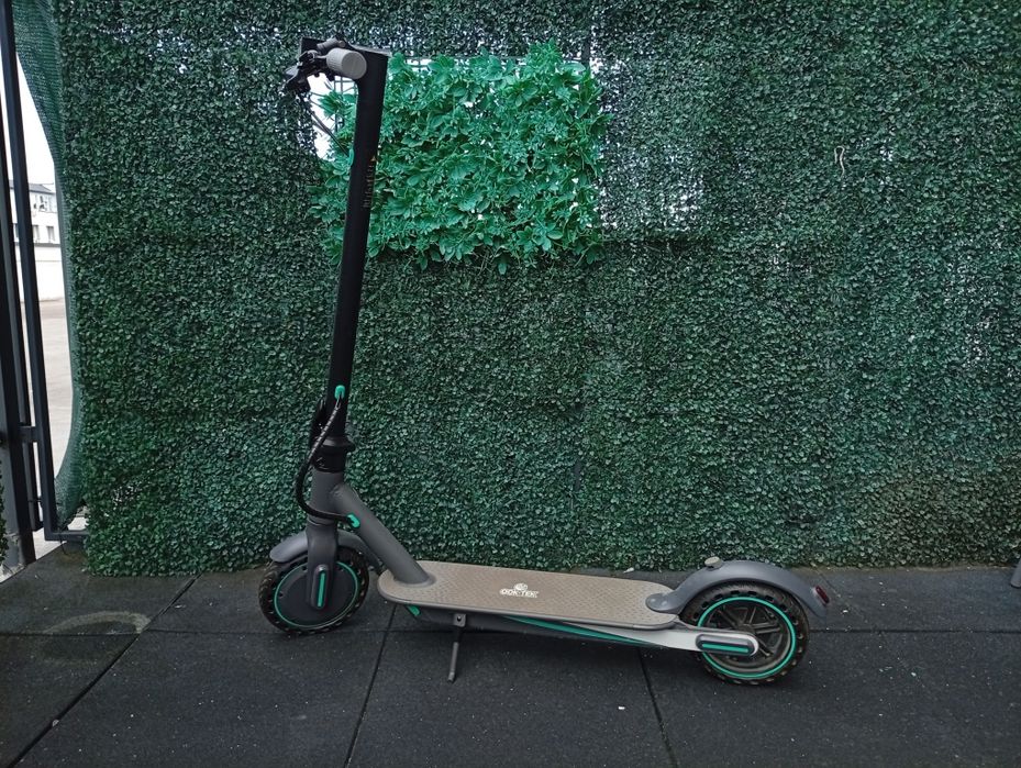 Trotineta electrica pliabila