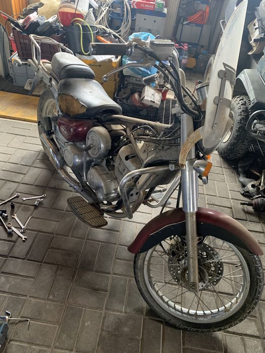 Dezmembrez-Vand motocicleta Daelim daystar 125 cm