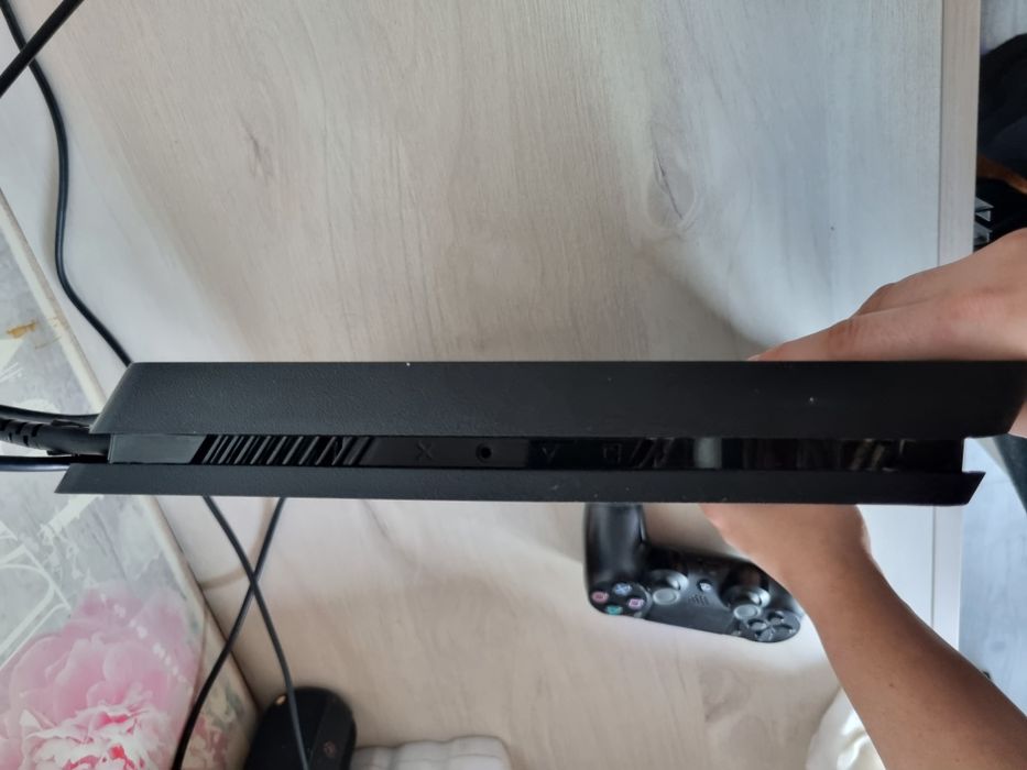 Vând PS 4 Slim 500GB