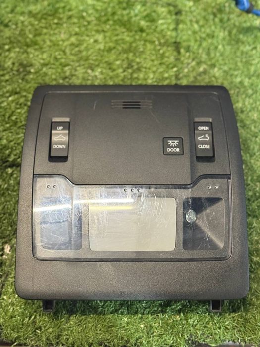 Плафон освещения на Lexus NX /Лексус НХ на потолок освещения