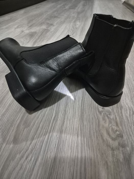 Черни боти от естествена кожа Zara