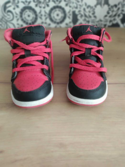Бебешки маратонки Nike Jordan и Adidas Disney ОРИГИНАЛНИ
