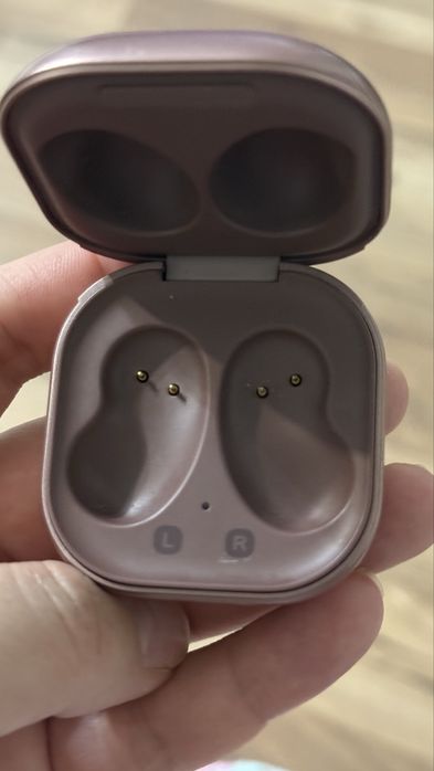 Футляр от наушников Samsung SM-R180