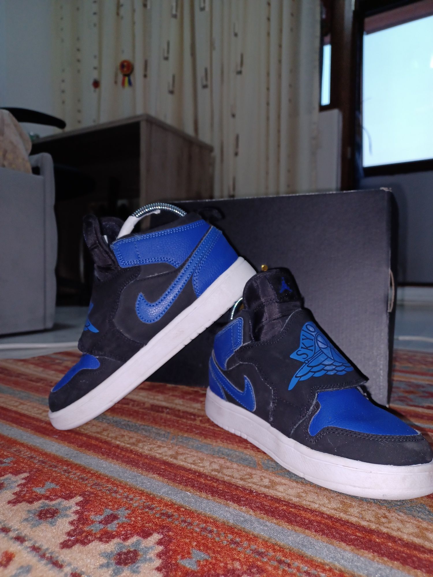 Adidasi air jordan! Pentru copii ,respectiv baietii