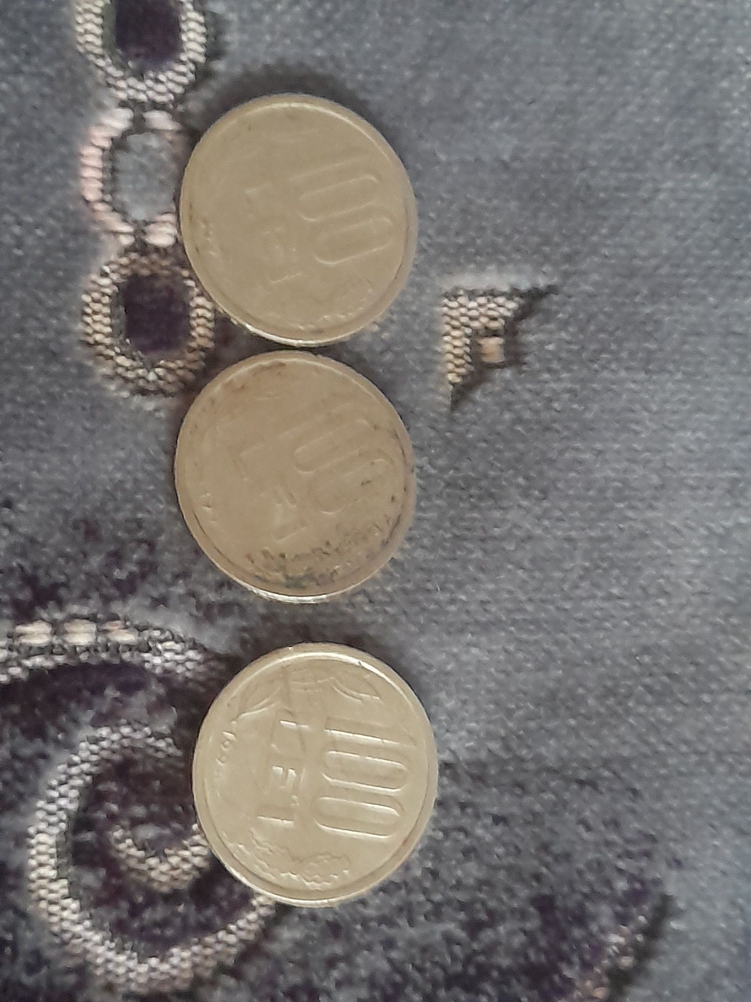 Trei monede de 100 iei din 1994