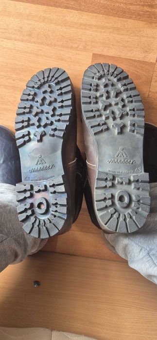 Качествени Български обувки 43